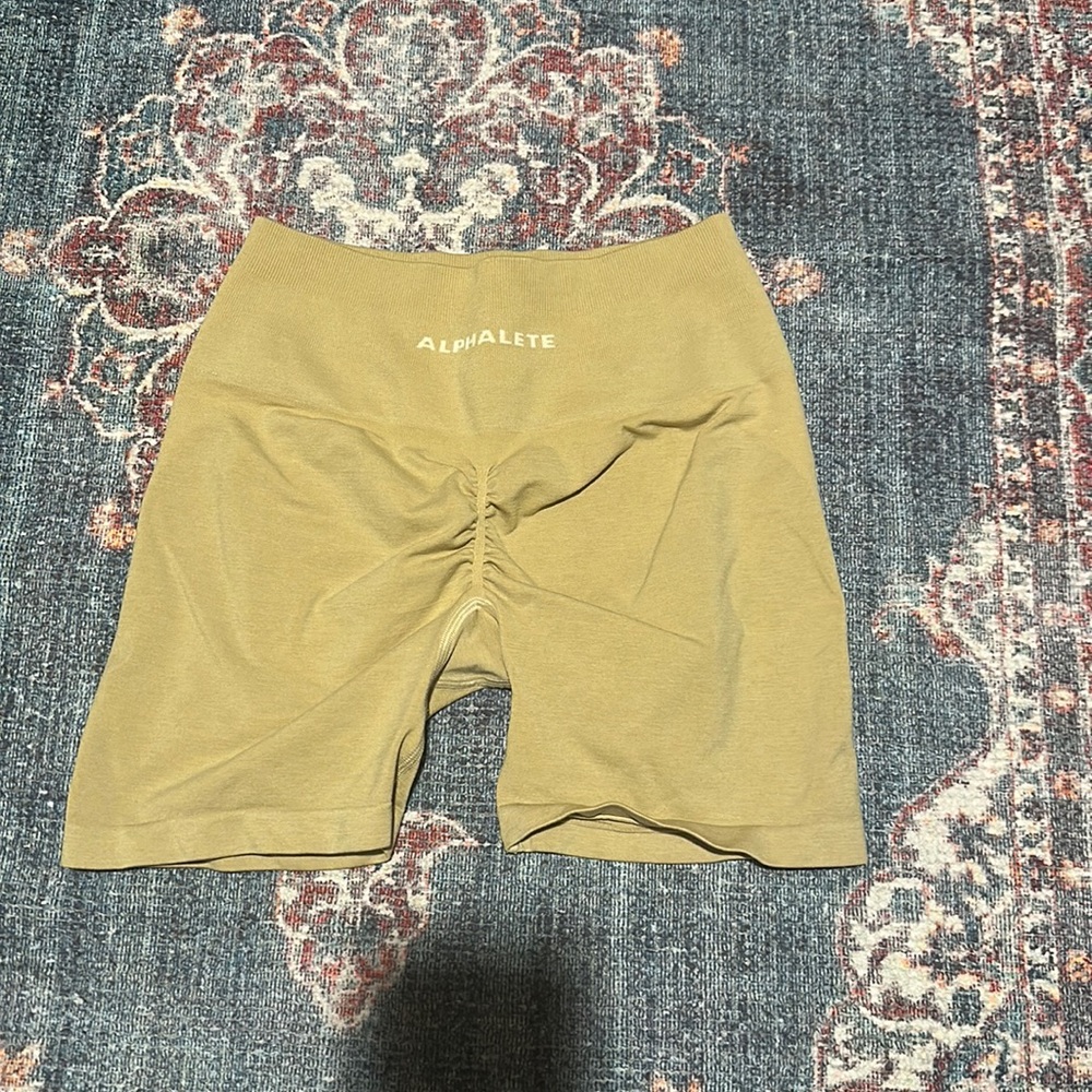 Alphalete Hazelnut shorts 3.5”